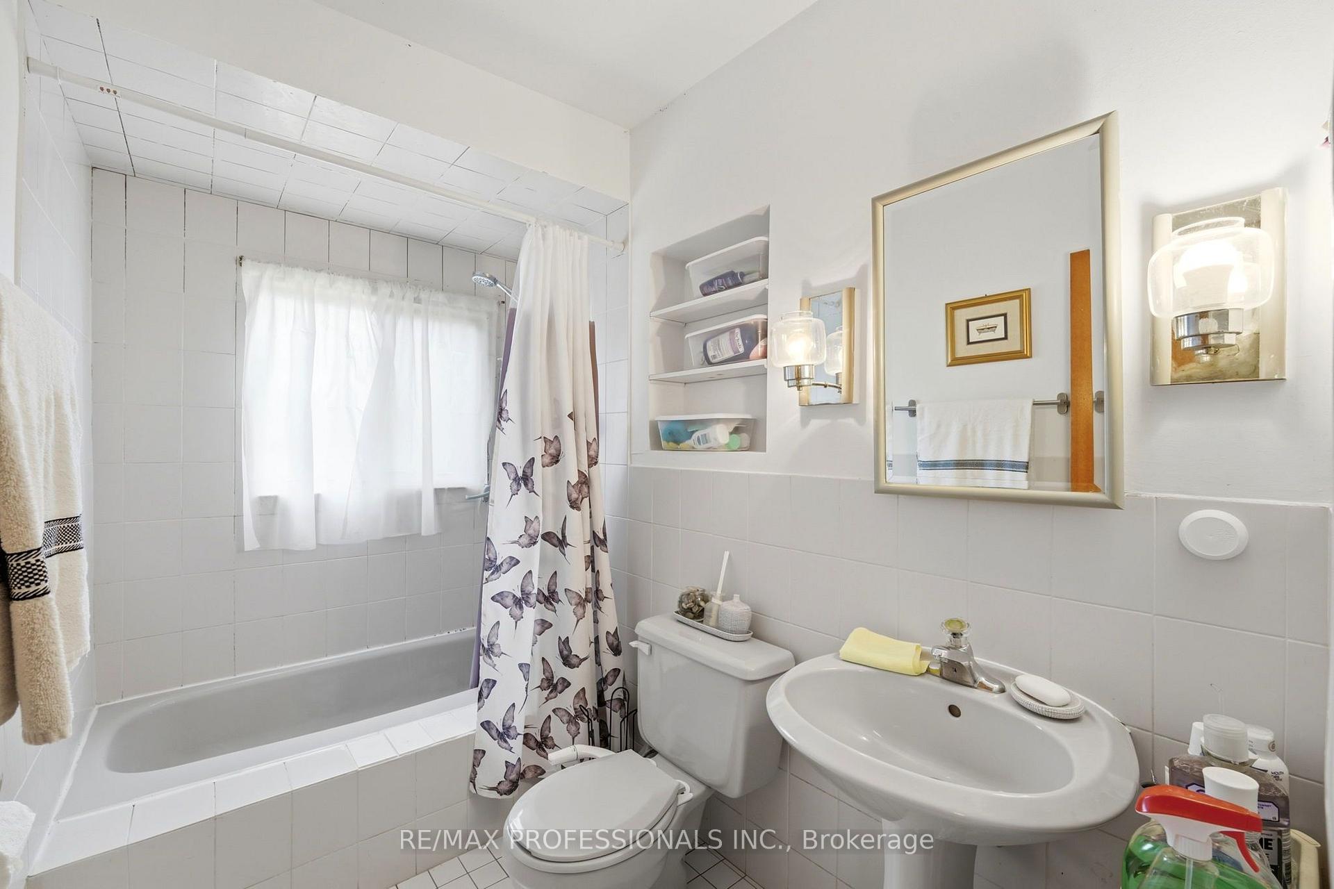 Photo 28 of Unit 12, 48 Three Valleys Drive, North York, Parkwoods-Donalda — HOMEH