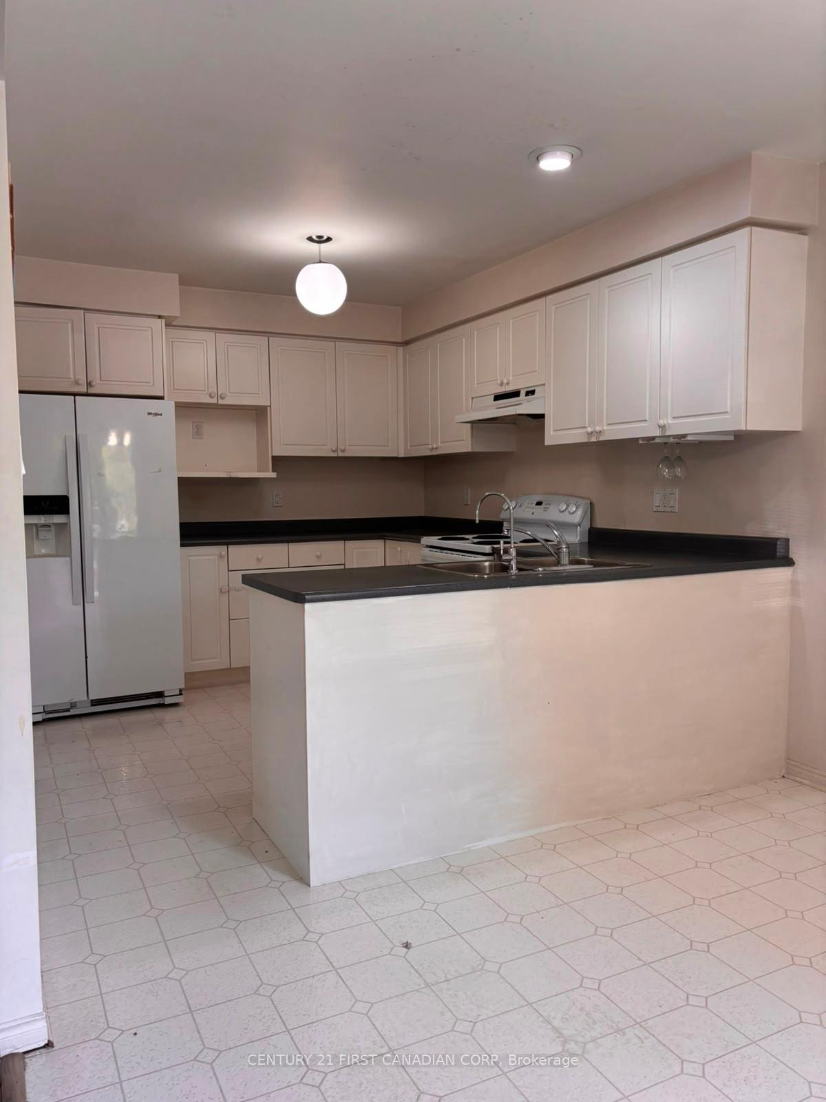 Photo 5 of Unit 79, 601 Grenfell Drive, London, North C — HOMEH