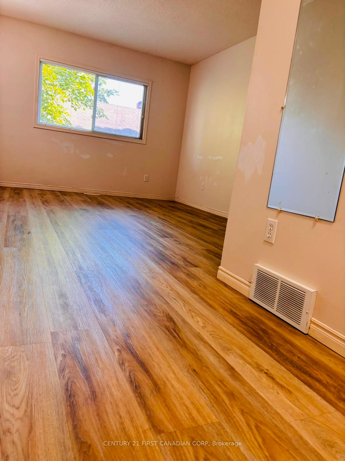 Photo 6 of Unit 79, 601 Grenfell Drive, London, North C — HOMEH