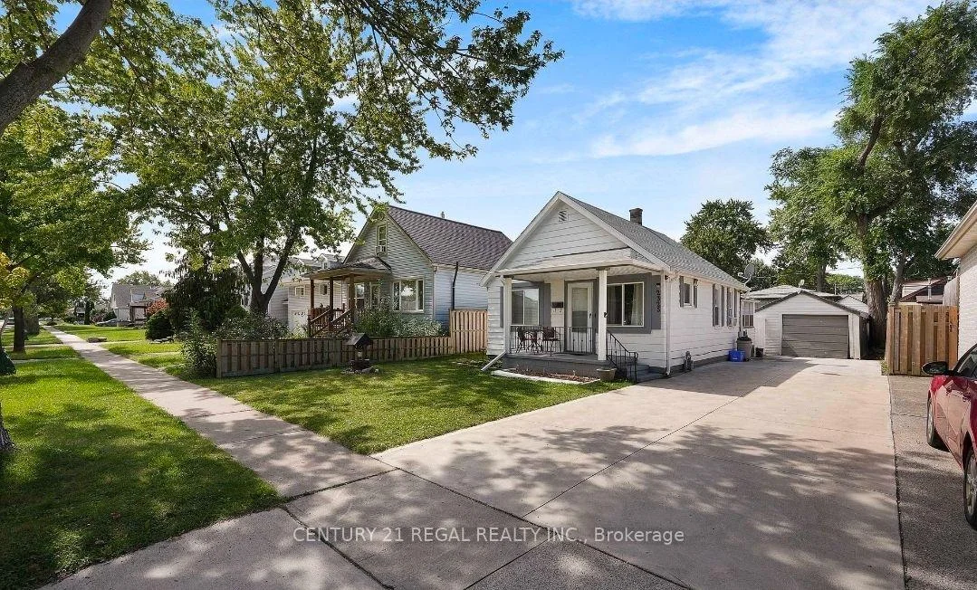 Photo 2 of 2325 Chandler Road, Windsor, Fontainbleu — HOMEH