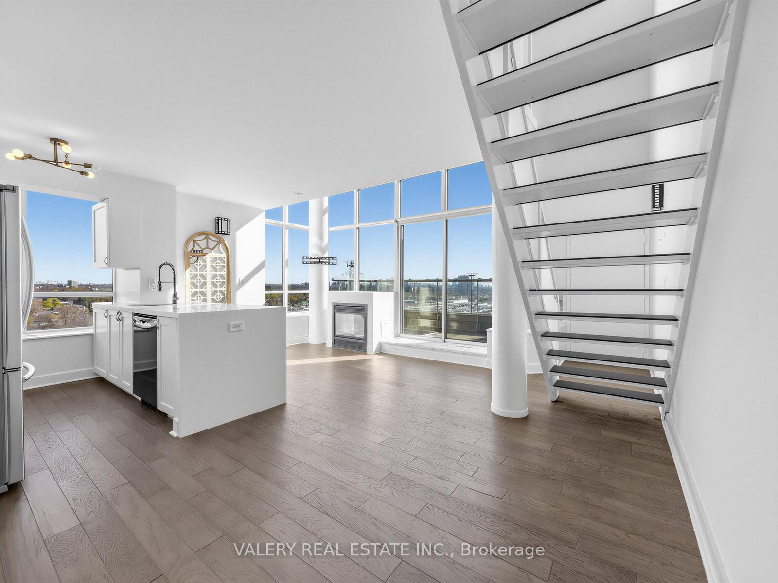 Front of Unit 827, 250 Manitoba Street