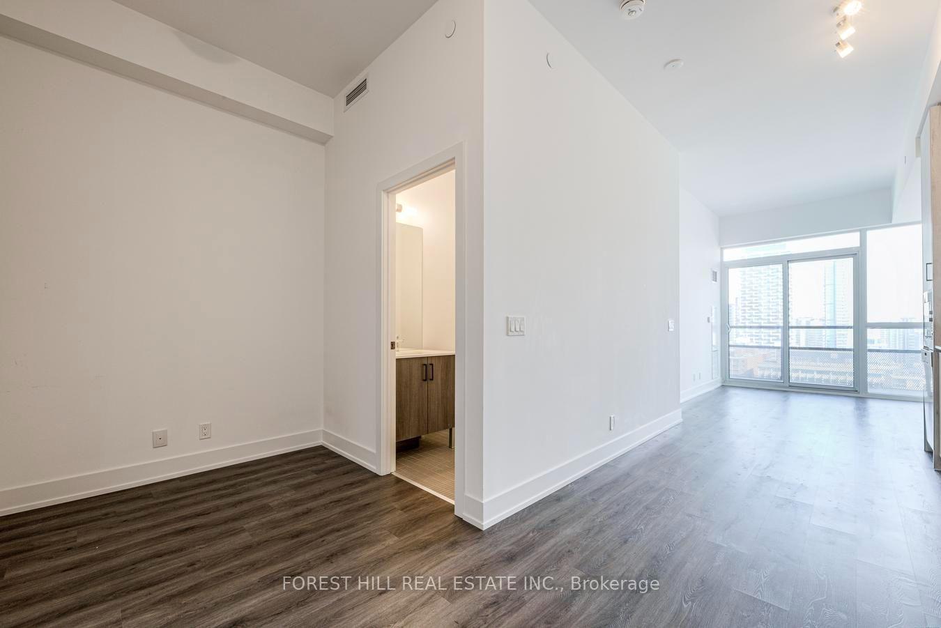 Photo 5 of Unit 1805, 11 Lillian Street, Toronto, Mount Pleasant West — HOMEH