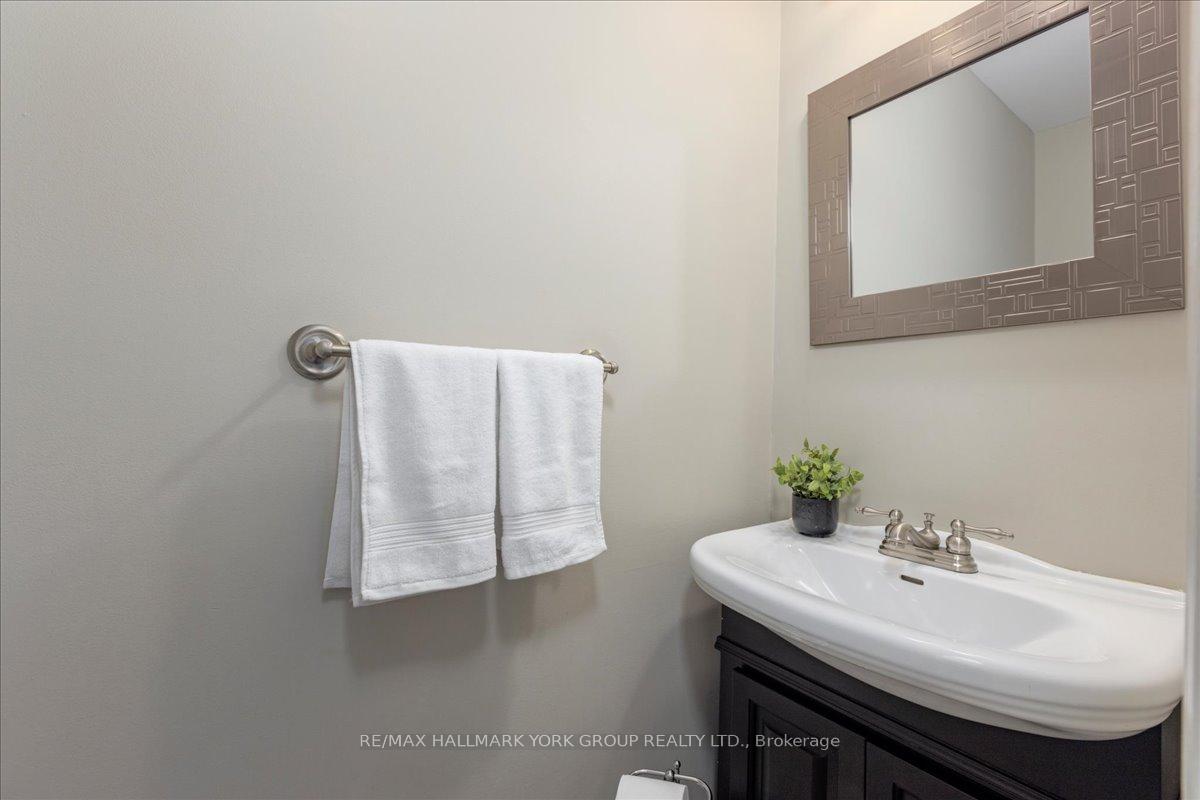 Photo 14 of 20 Sunbird Boulevard, Georgina, Keswick North — HOMEH