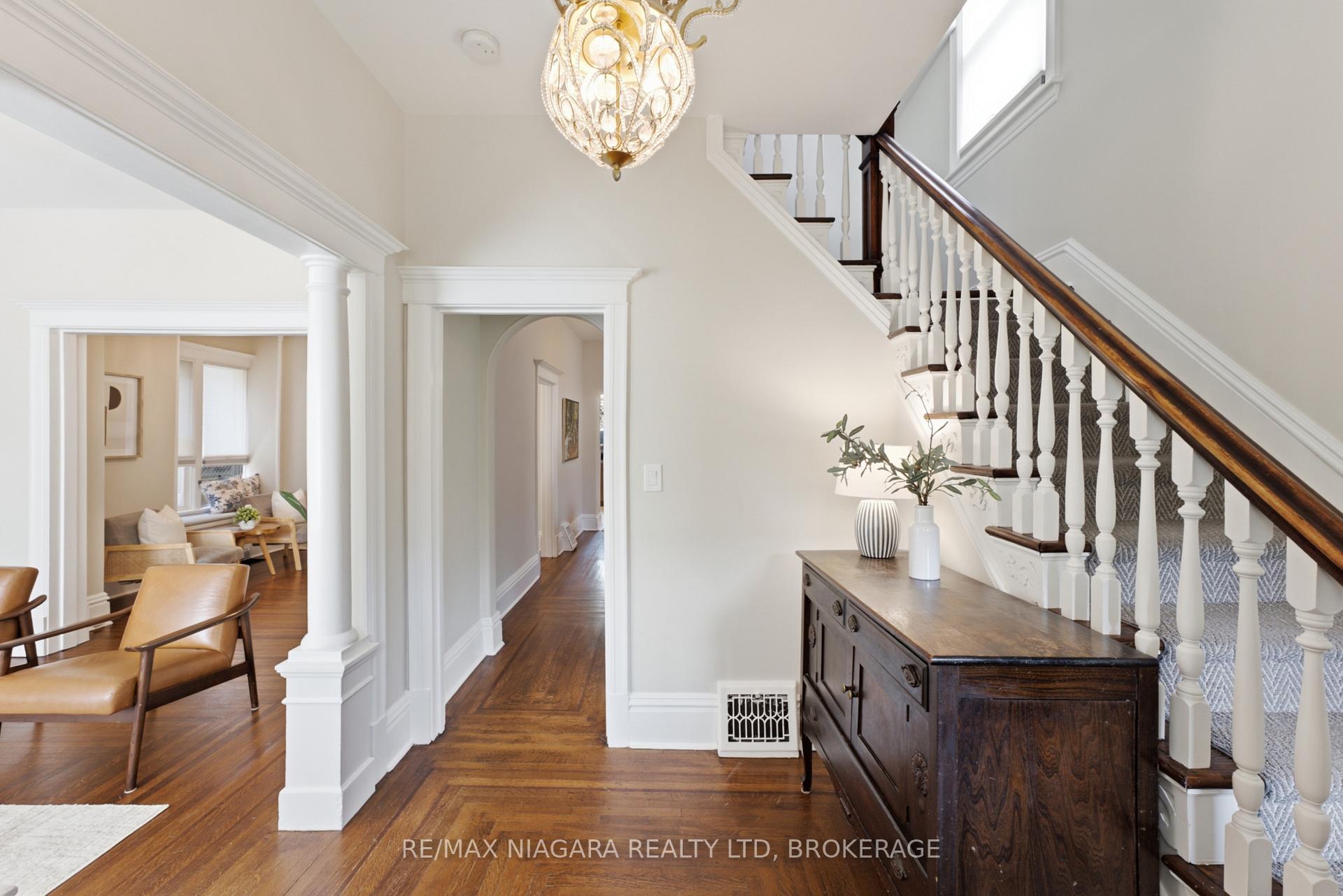 Photo 4 of 2 Cottage Avenue, Hamilton, Kirkendall — HOMEH