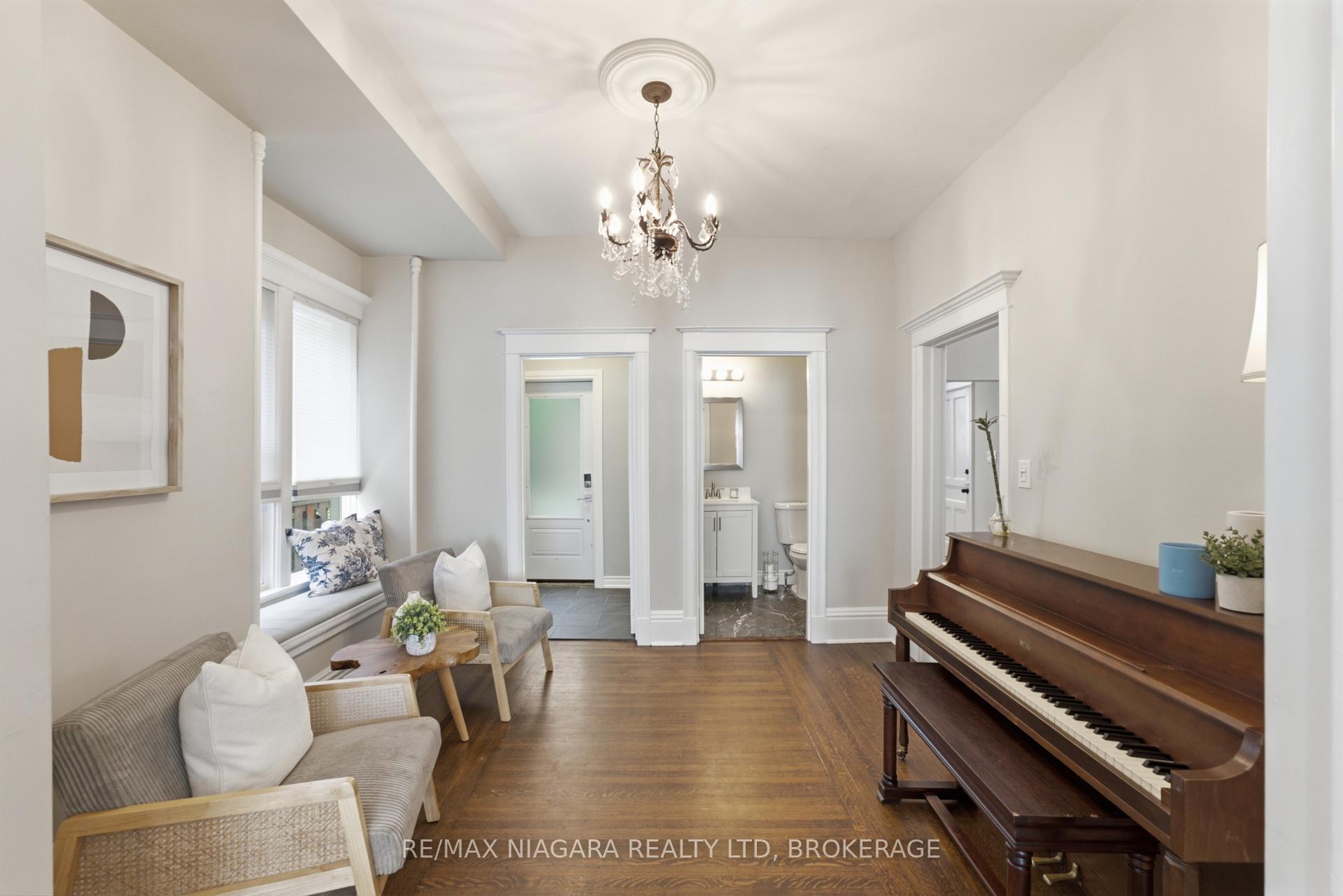 Photo 8 of 2 Cottage Avenue, Hamilton, Kirkendall — HOMEH