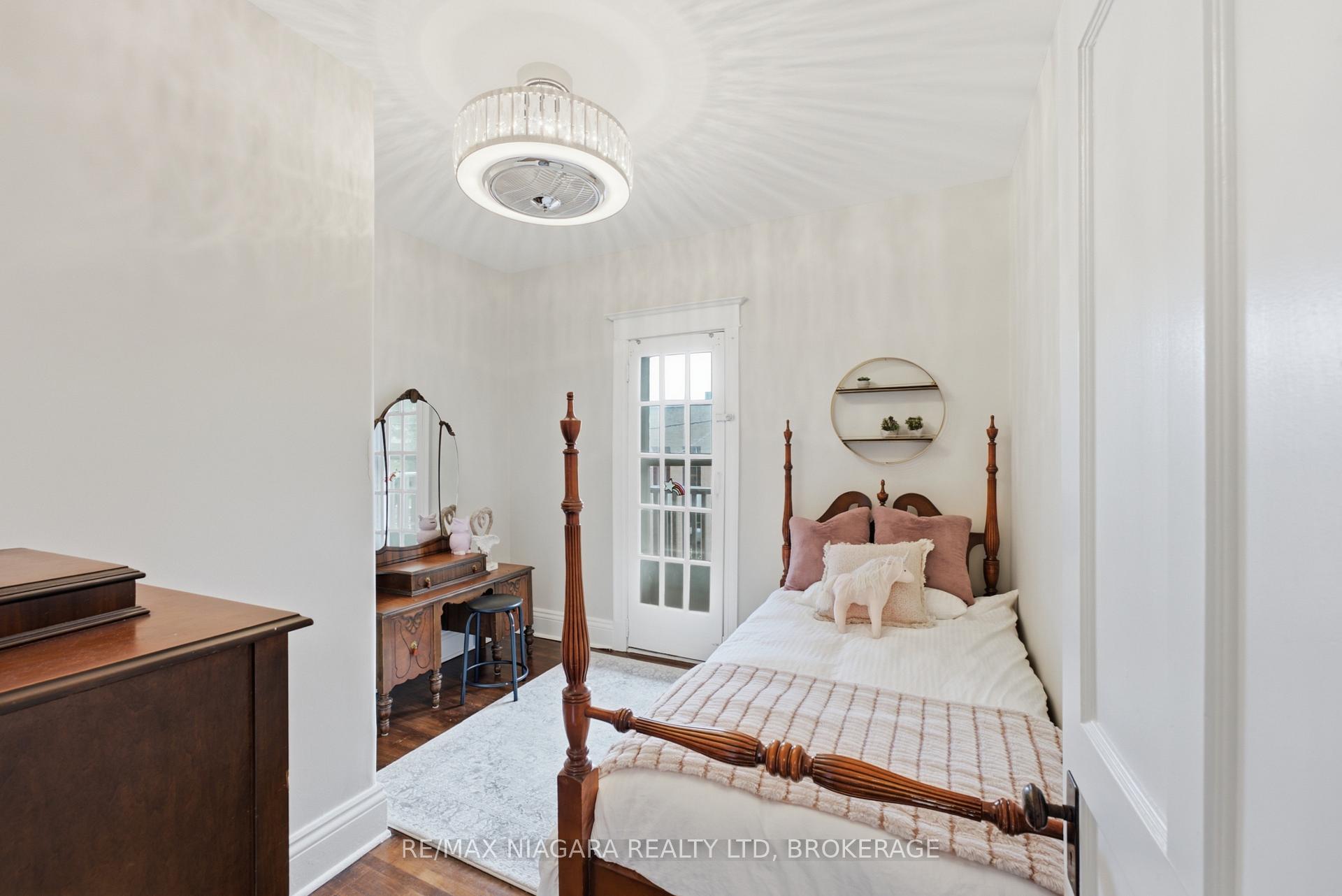 Photo 16 of 2 Cottage Avenue, Hamilton, Kirkendall — HOMEH
