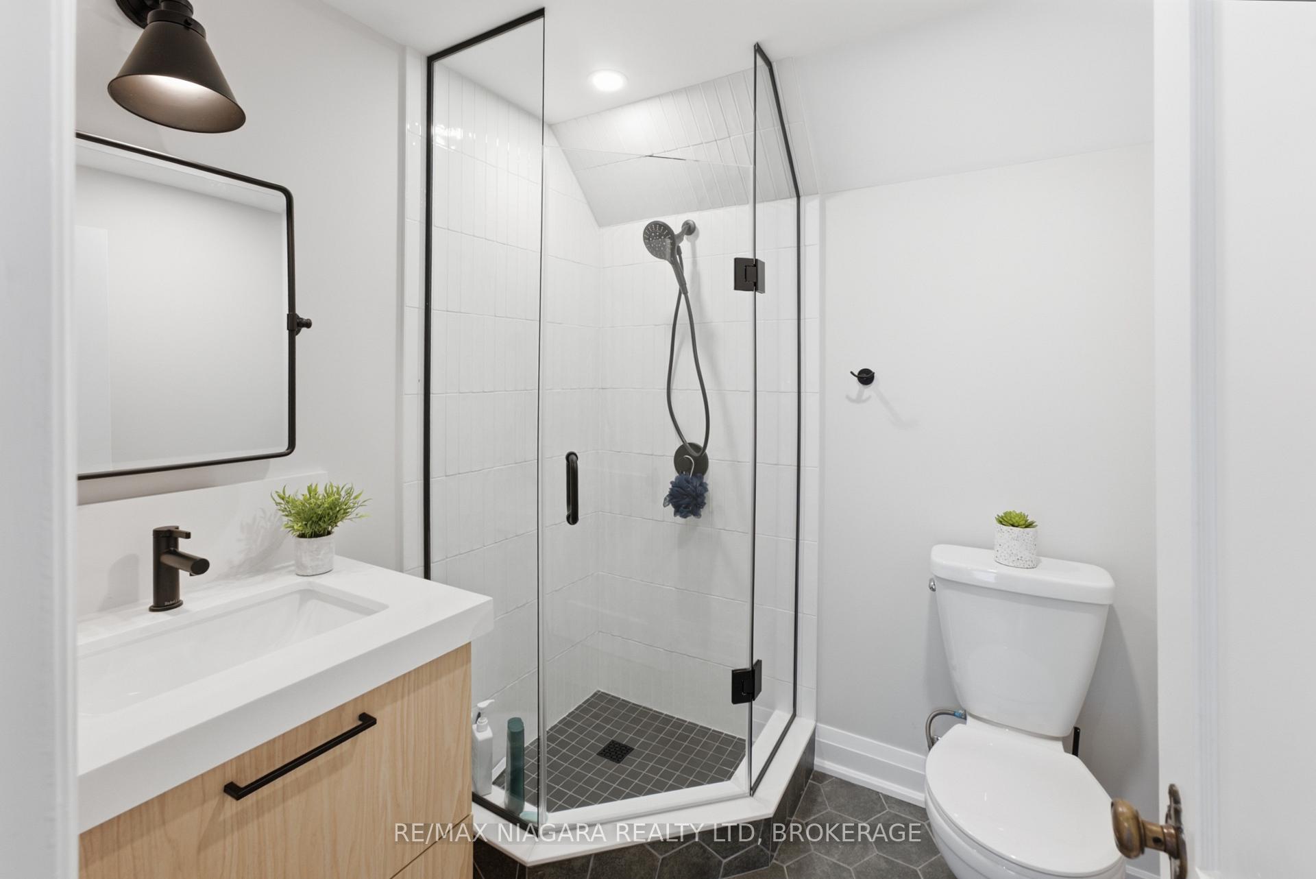Photo 28 of 2 Cottage Avenue, Hamilton, Kirkendall — HOMEH