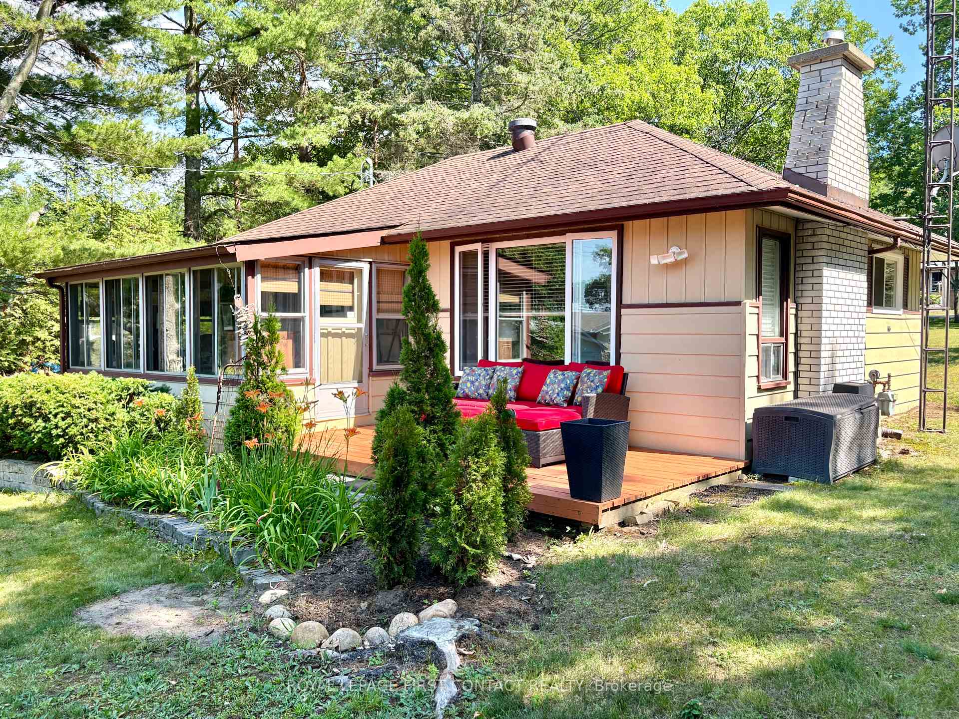 Photo 5 of 1987 Champlain Road, Tiny, Rural Tiny — HOMEH