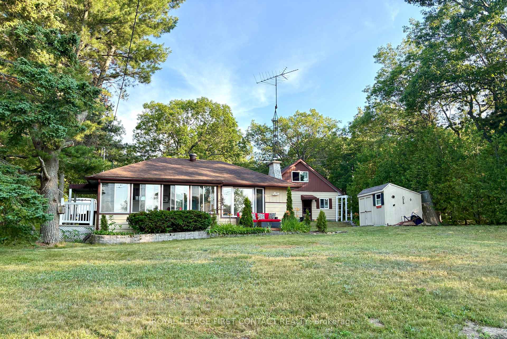 Photo 6 of 1987 Champlain Road, Tiny, Rural Tiny — HOMEH