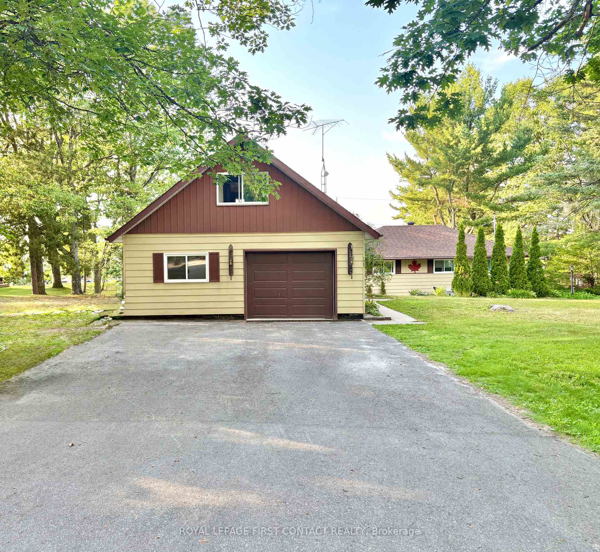 Photo 9 of 1987 Champlain Road, Tiny, Rural Tiny — HOMEH