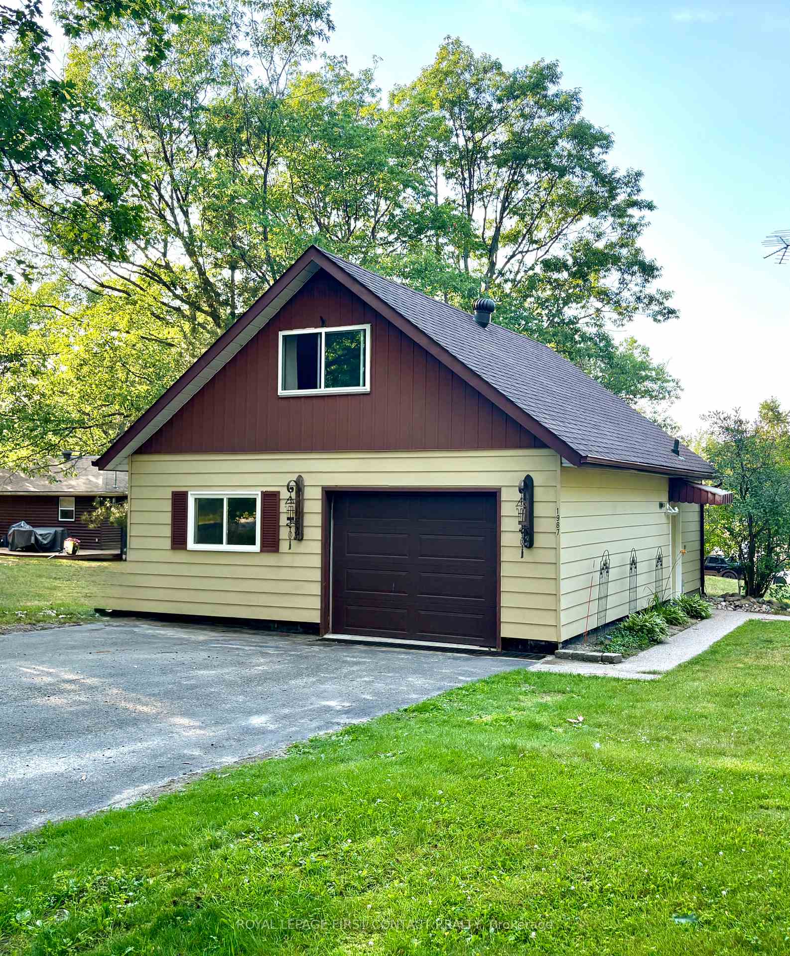 Photo 11 of 1987 Champlain Road, Tiny, Rural Tiny — HOMEH