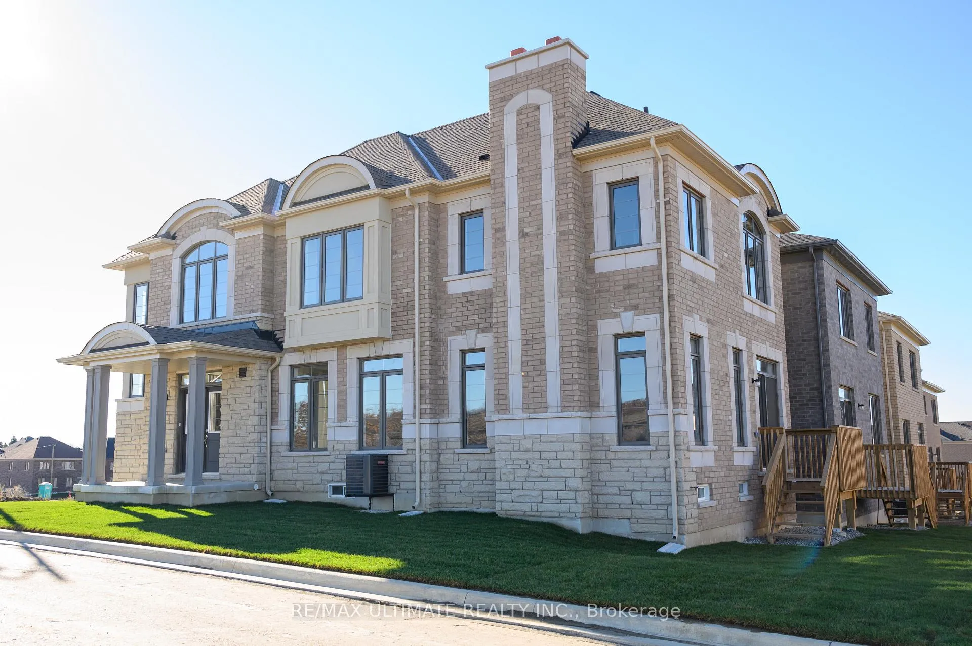 Photo 2 of 30 Sapwood Crescent, Brampton, Snelgrove — HOMEH