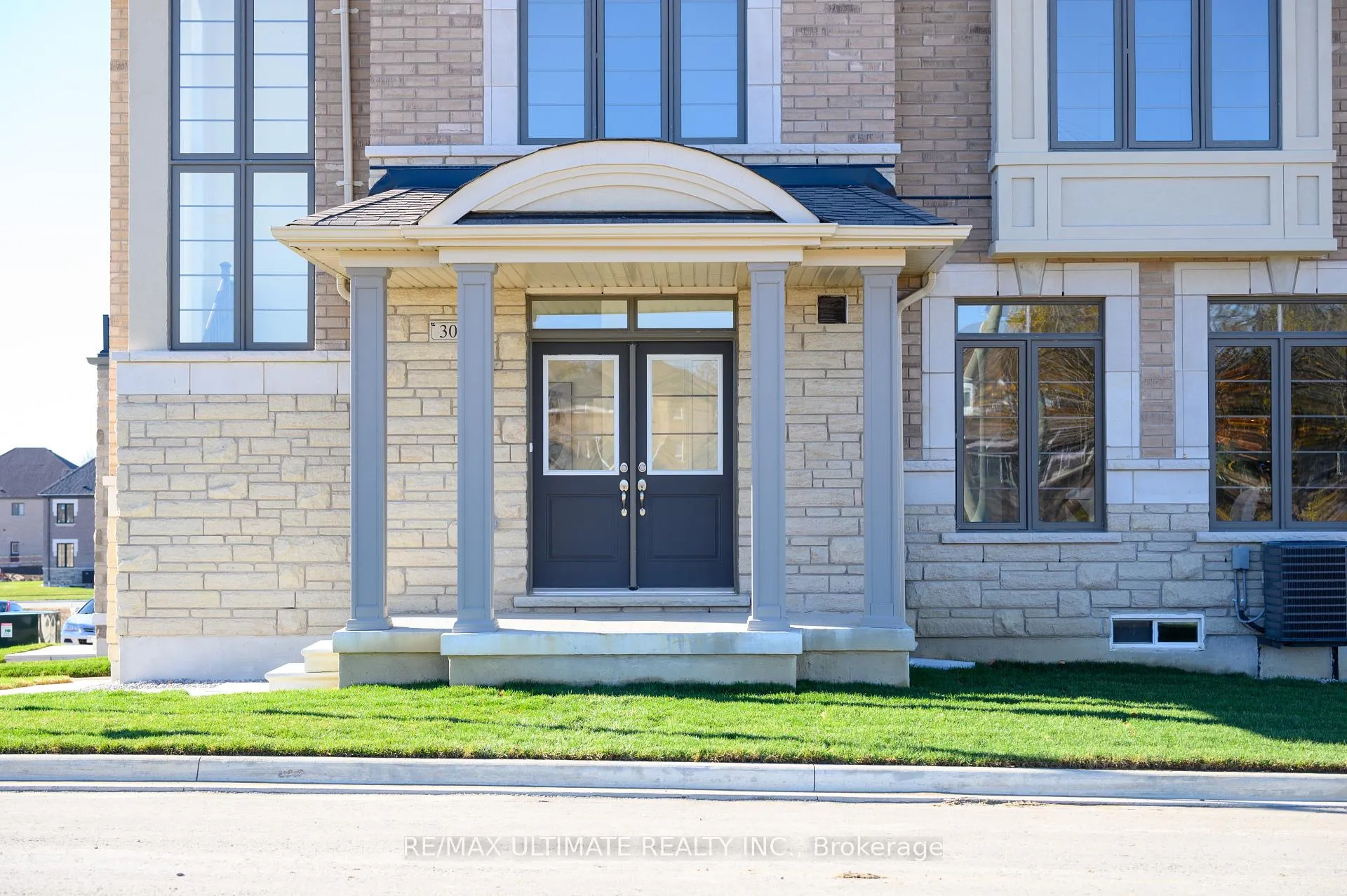 Photo 3 of 30 Sapwood Crescent, Brampton, Snelgrove — HOMEH