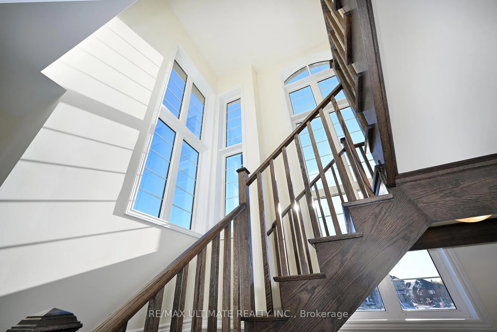 Photo 4 of 30 Sapwood Crescent, Brampton, Snelgrove — HOMEH