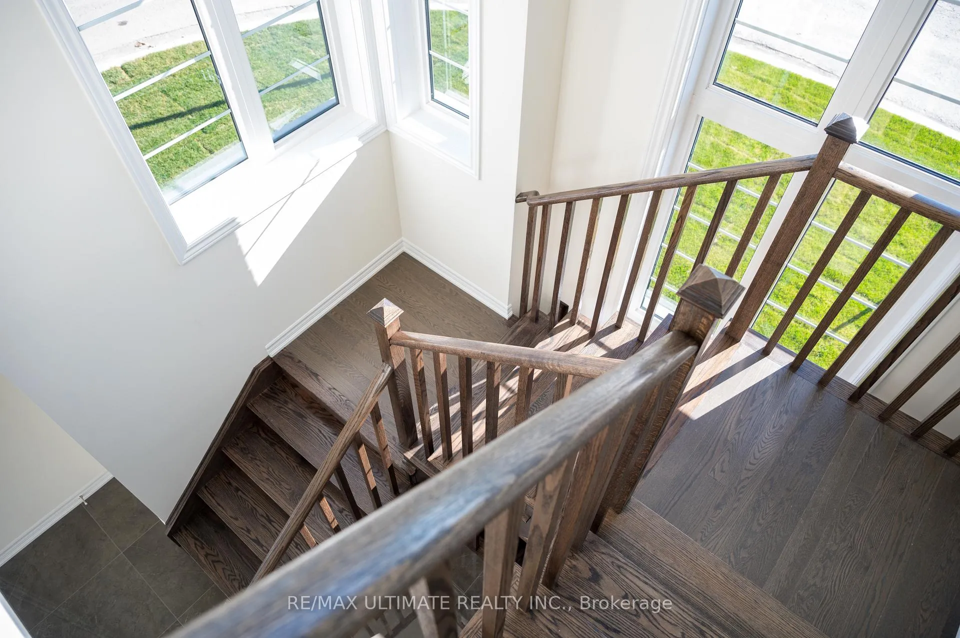 Photo 8 of 30 Sapwood Crescent, Brampton, Snelgrove — HOMEH
