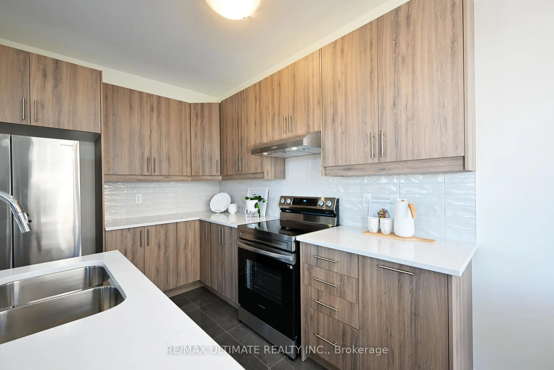 Photo 13 of 30 Sapwood Crescent, Brampton, Snelgrove — HOMEH