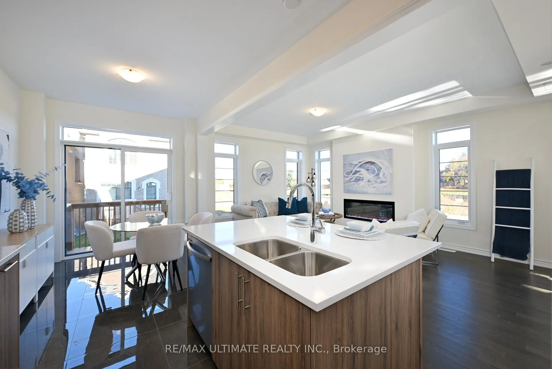 Photo 15 of 30 Sapwood Crescent, Brampton, Snelgrove — HOMEH