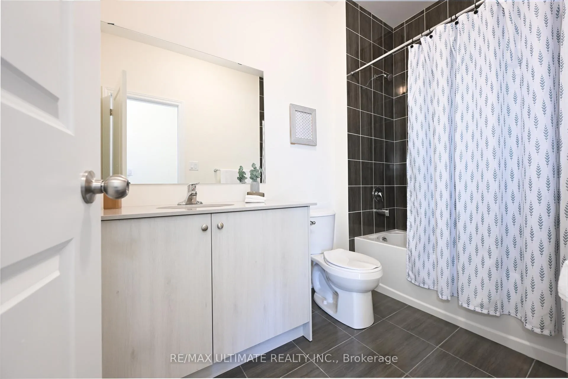 Photo 25 of 30 Sapwood Crescent, Brampton, Snelgrove — HOMEH