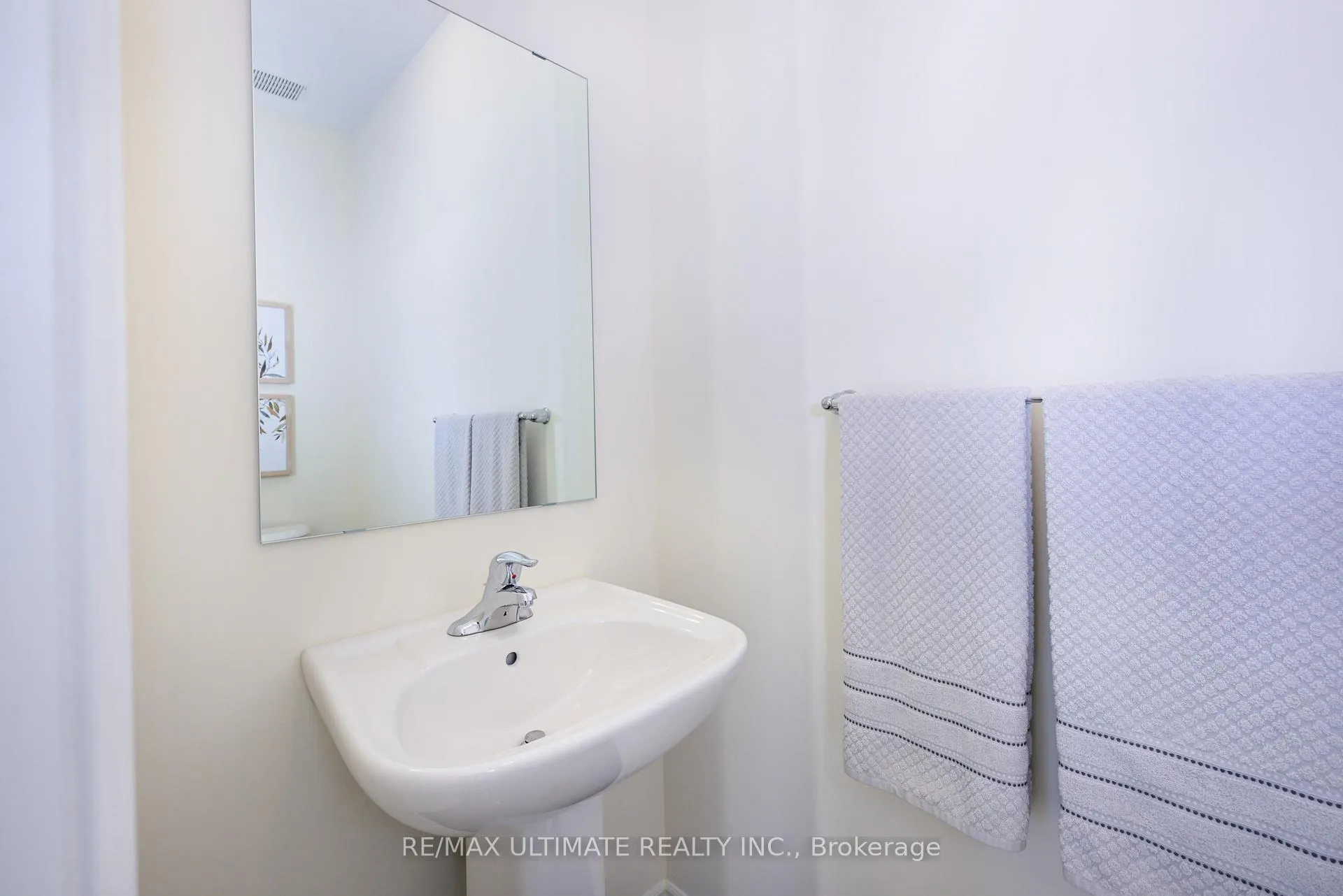 Photo 27 of 30 Sapwood Crescent, Brampton, Snelgrove — HOMEH