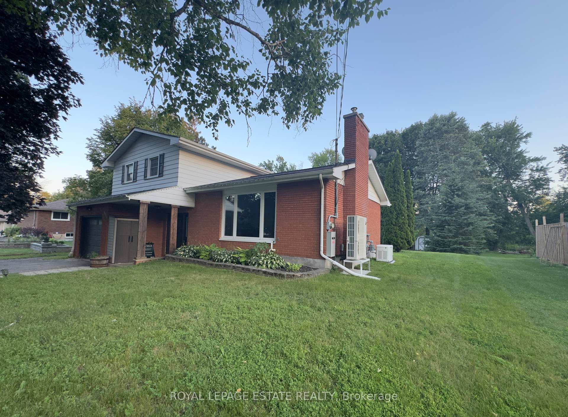 Photo 7 of 102 Greenfield Park, Belleville, Thurlow Ward — HOMEH