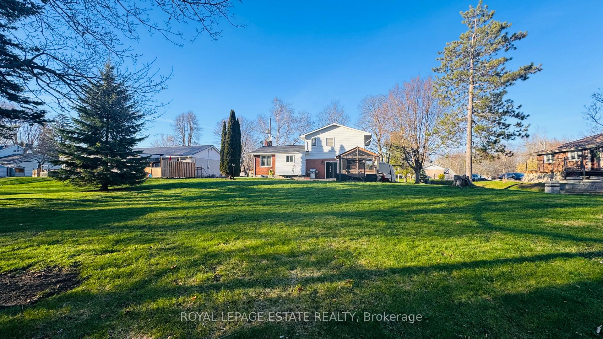 Photo 10 of 102 Greenfield Park, Belleville, Thurlow Ward — HOMEH