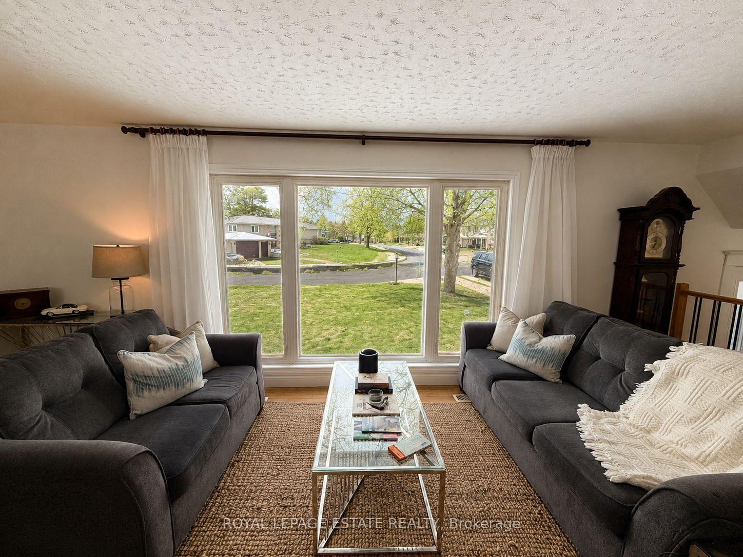 Photo 21 of 102 Greenfield Park, Belleville, Thurlow Ward — HOMEH