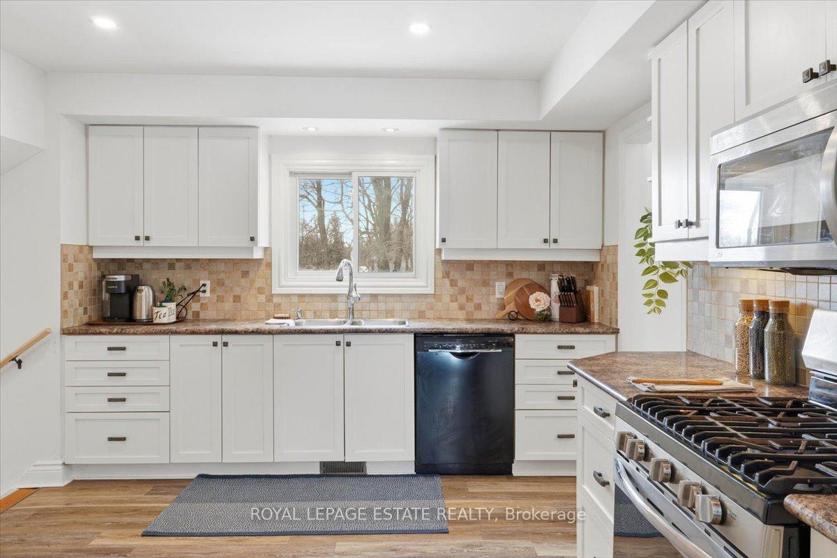 Photo 25 of 102 Greenfield Park, Belleville, Thurlow Ward — HOMEH