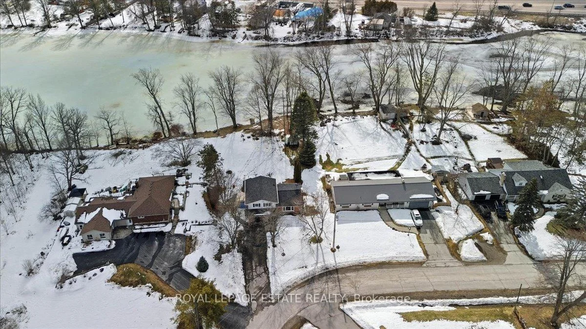 Photo 2 of 102 Greenfield Park, Belleville, Thurlow Ward — HOMEH