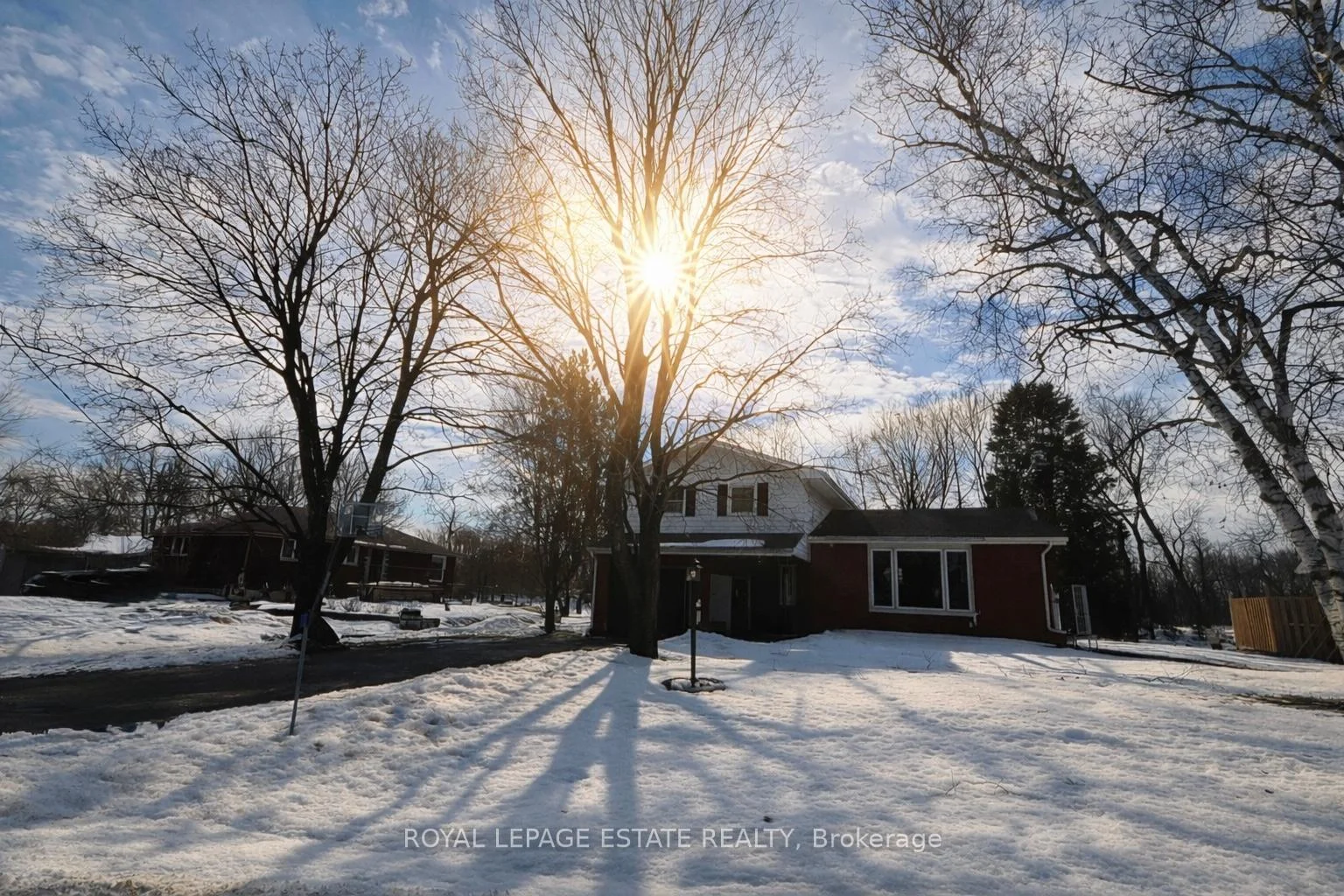Photo 3 of 102 Greenfield Park, Belleville, Thurlow Ward — HOMEH