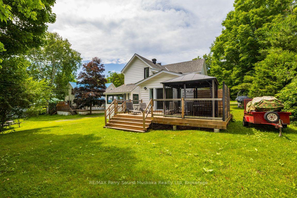 Photo 3 of 6 Prospect Street, Parry Sound — HOMEH