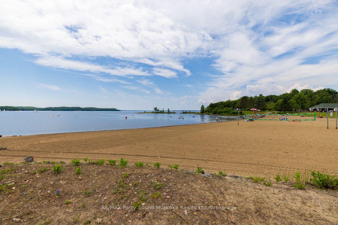 Photo 39 of 6 Prospect Street, Parry Sound — HOMEH