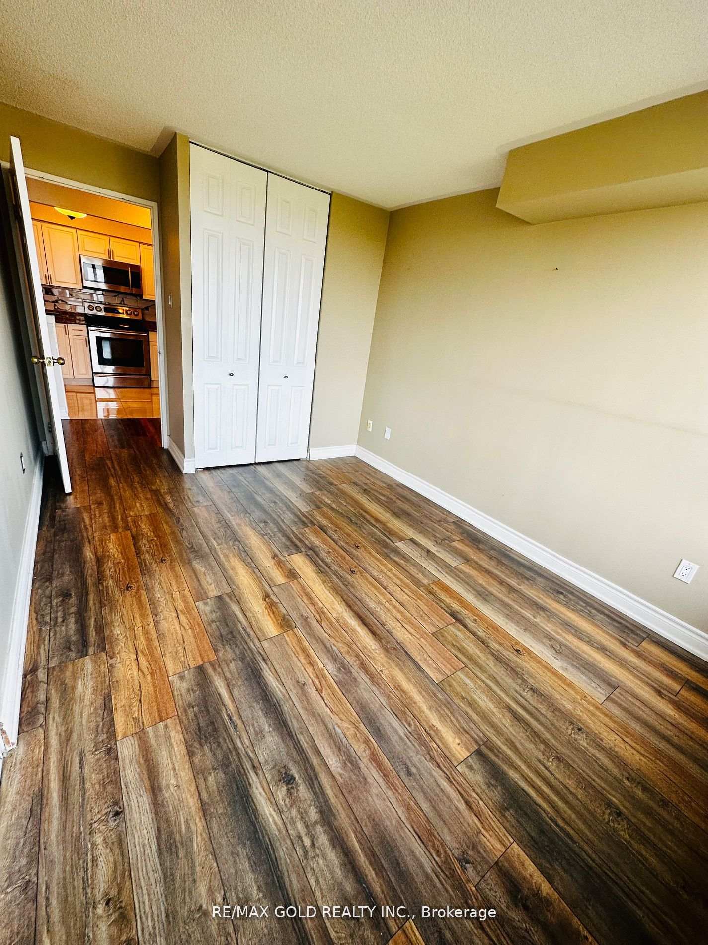Photo 8 of Unit 1101, 400 Webb Drive, Mississauga, City Centre — HOMEH
