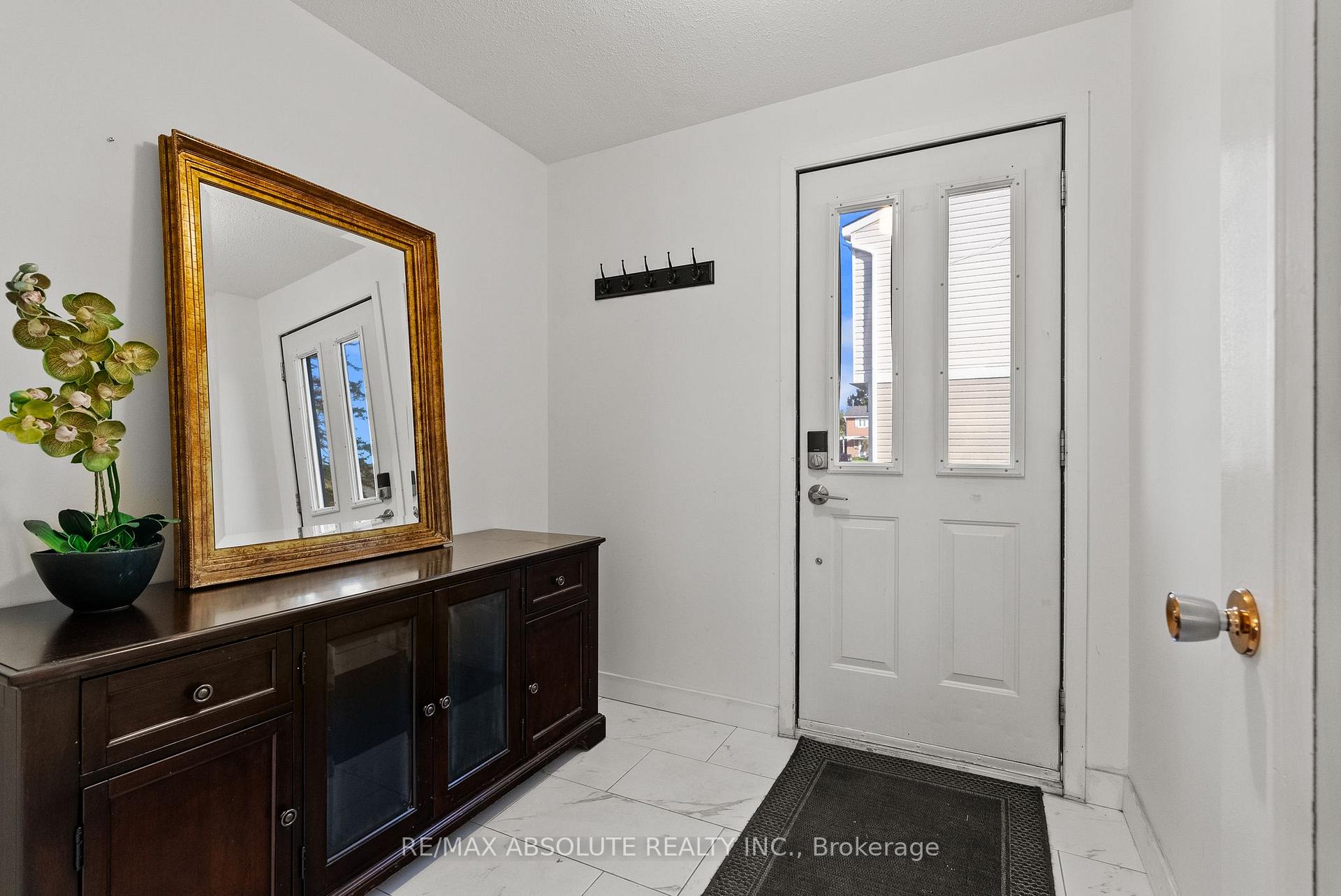 Photo 2 of Unit #D, 413 Woodfield Drive, Ottawa, Tanglewood — HOMEH
