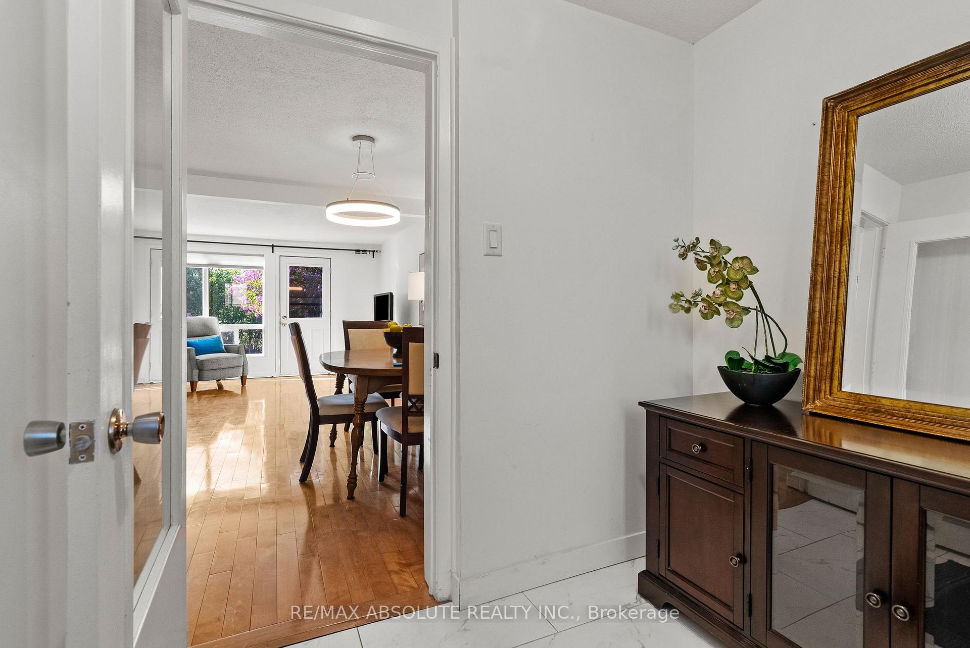 Photo 3 of Unit #D, 413 Woodfield Drive, Ottawa, Tanglewood — HOMEH