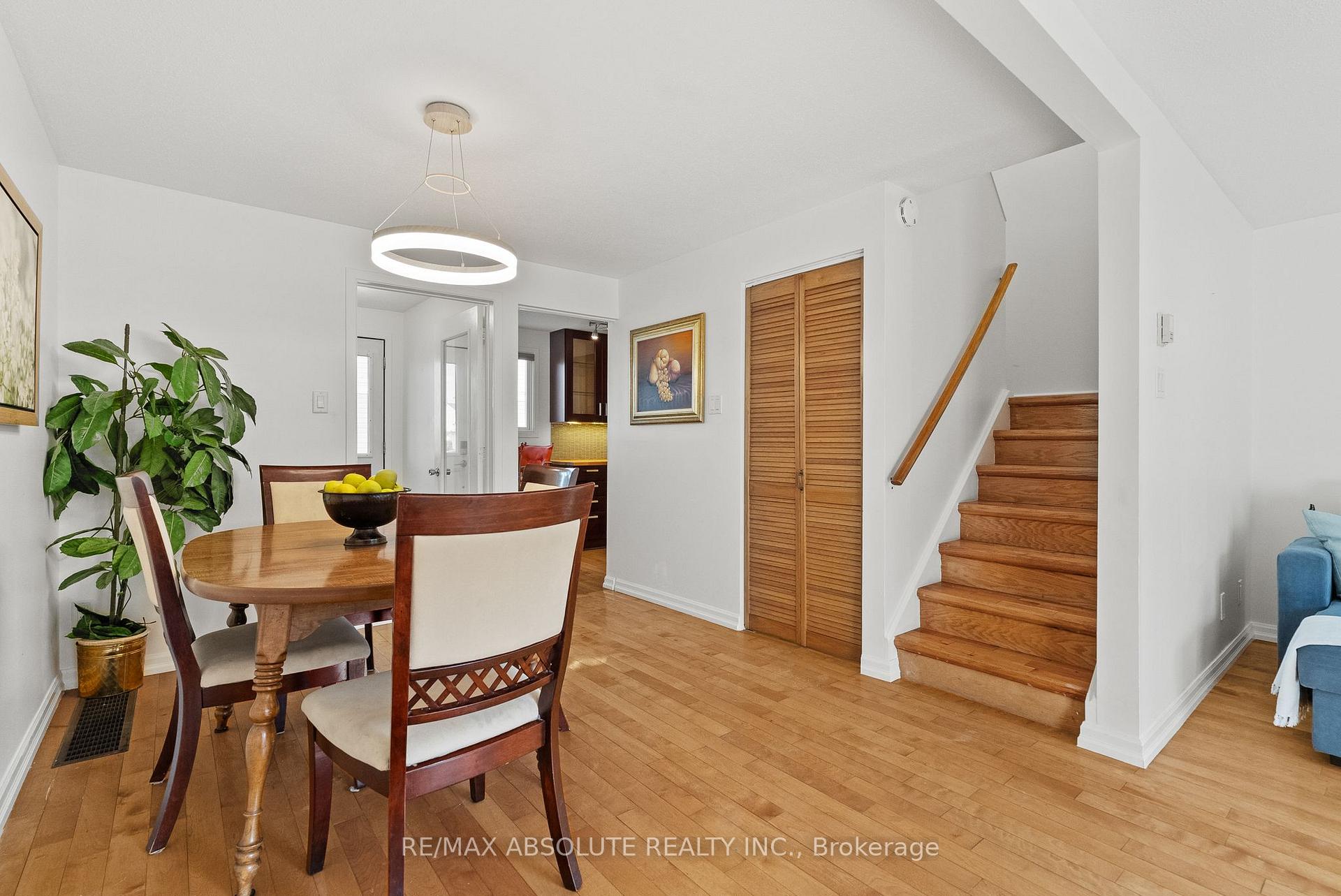Photo 5 of Unit #D, 413 Woodfield Drive, Ottawa, Tanglewood — HOMEH
