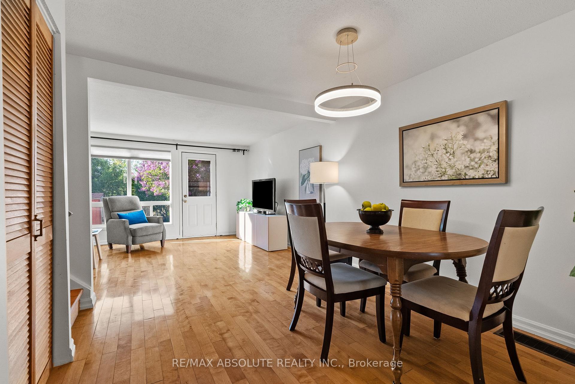 Photo 6 of Unit #D, 413 Woodfield Drive, Ottawa, Tanglewood — HOMEH