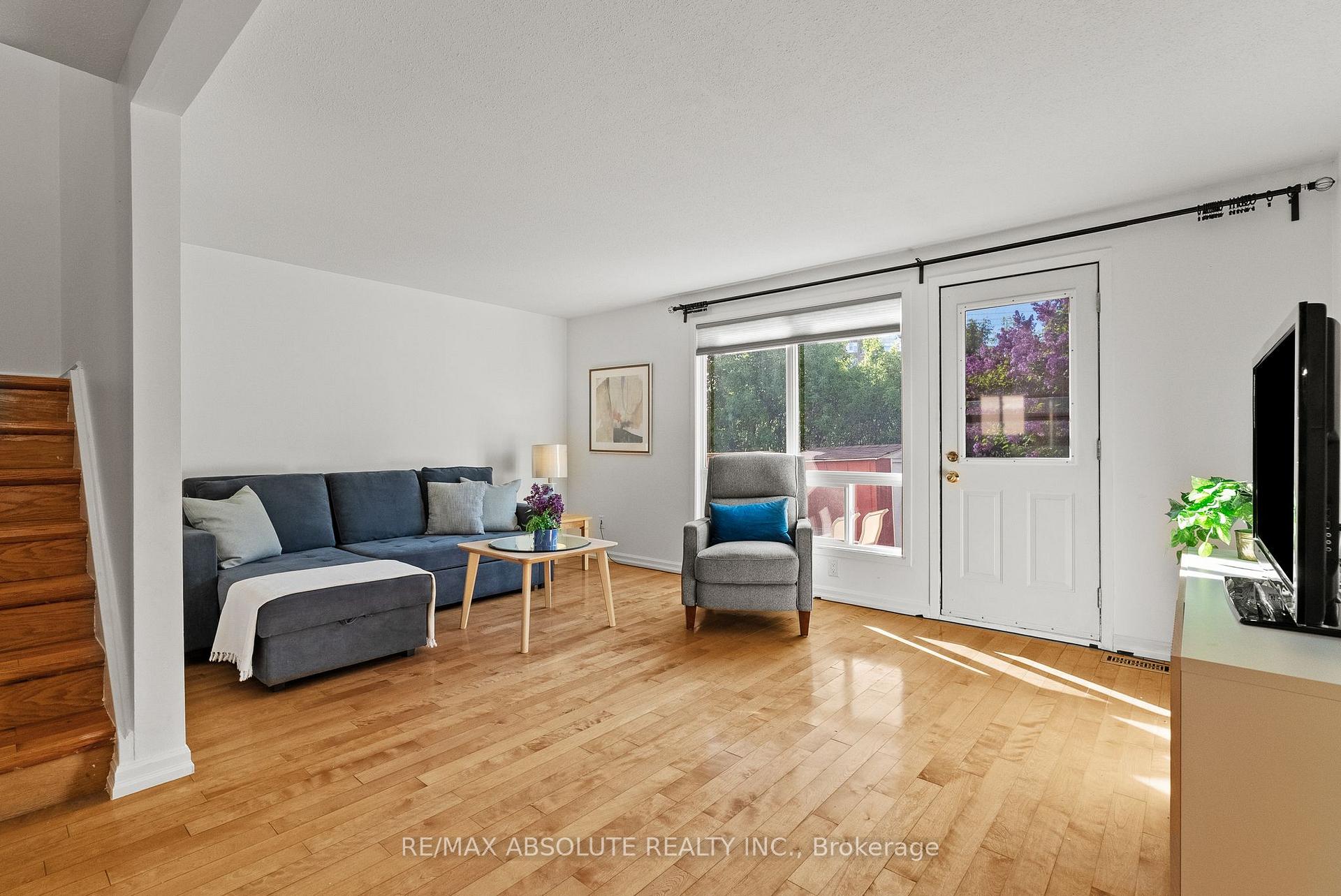 Photo 7 of Unit #D, 413 Woodfield Drive, Ottawa, Tanglewood — HOMEH
