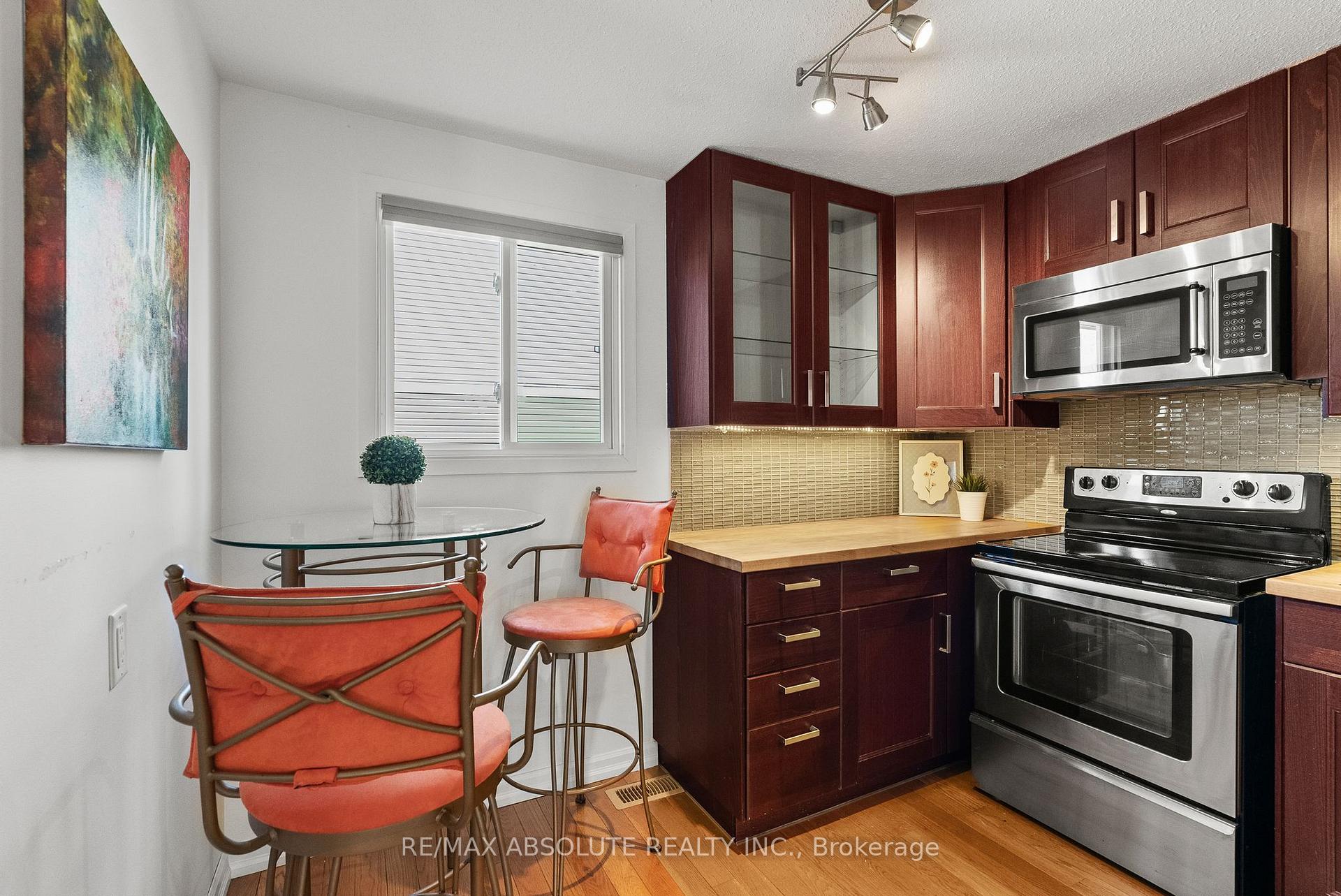 Photo 11 of Unit #D, 413 Woodfield Drive, Ottawa, Tanglewood — HOMEH