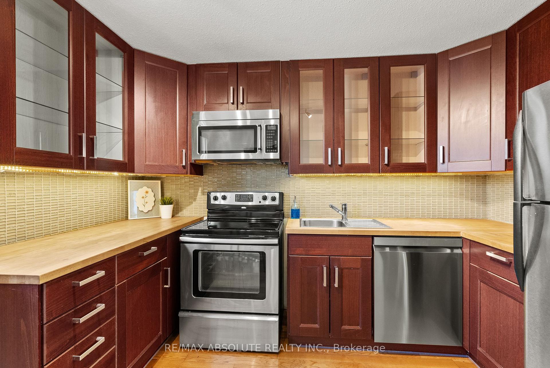 Photo 12 of Unit #D, 413 Woodfield Drive, Ottawa, Tanglewood — HOMEH