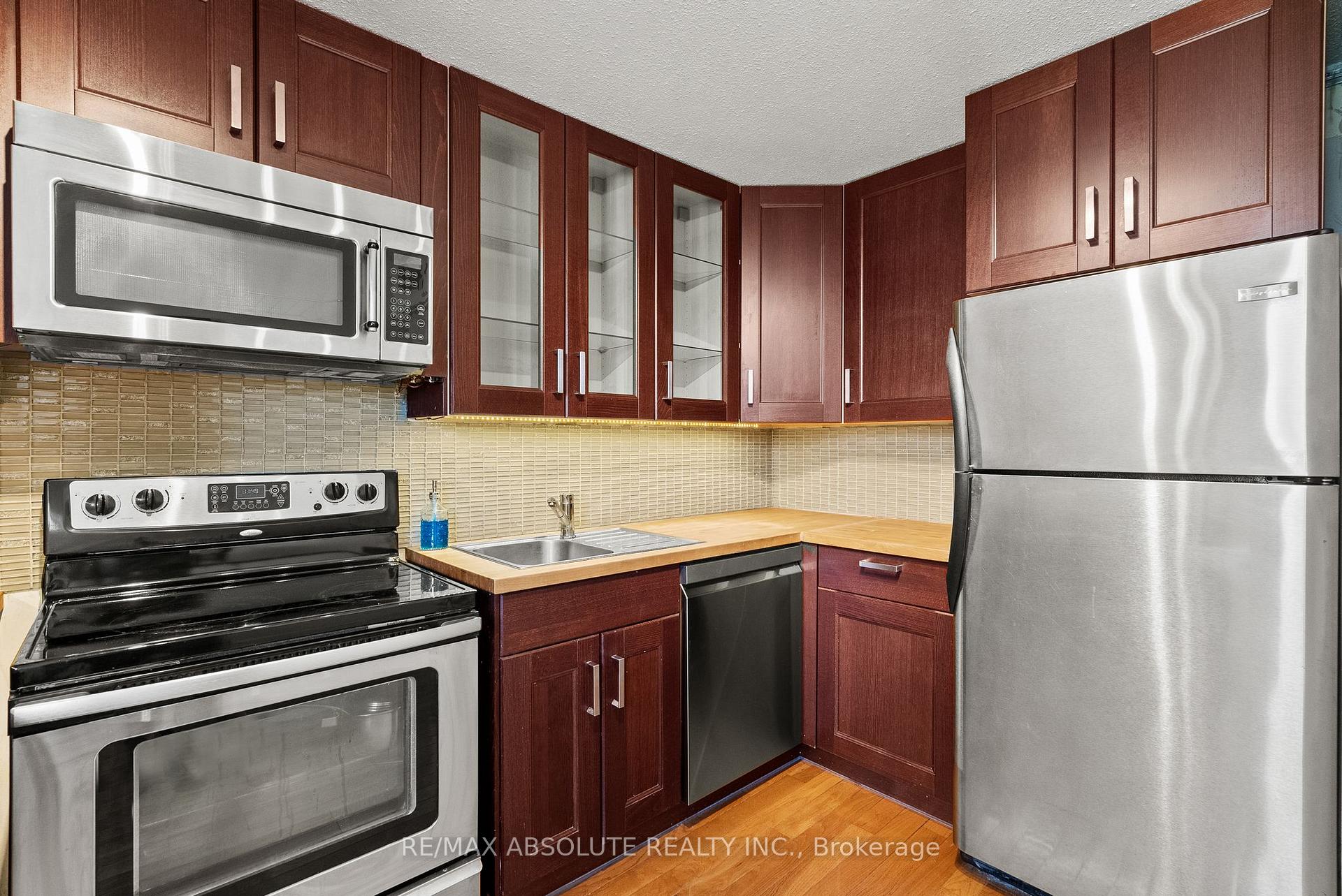 Photo 13 of Unit #D, 413 Woodfield Drive, Ottawa, Tanglewood — HOMEH