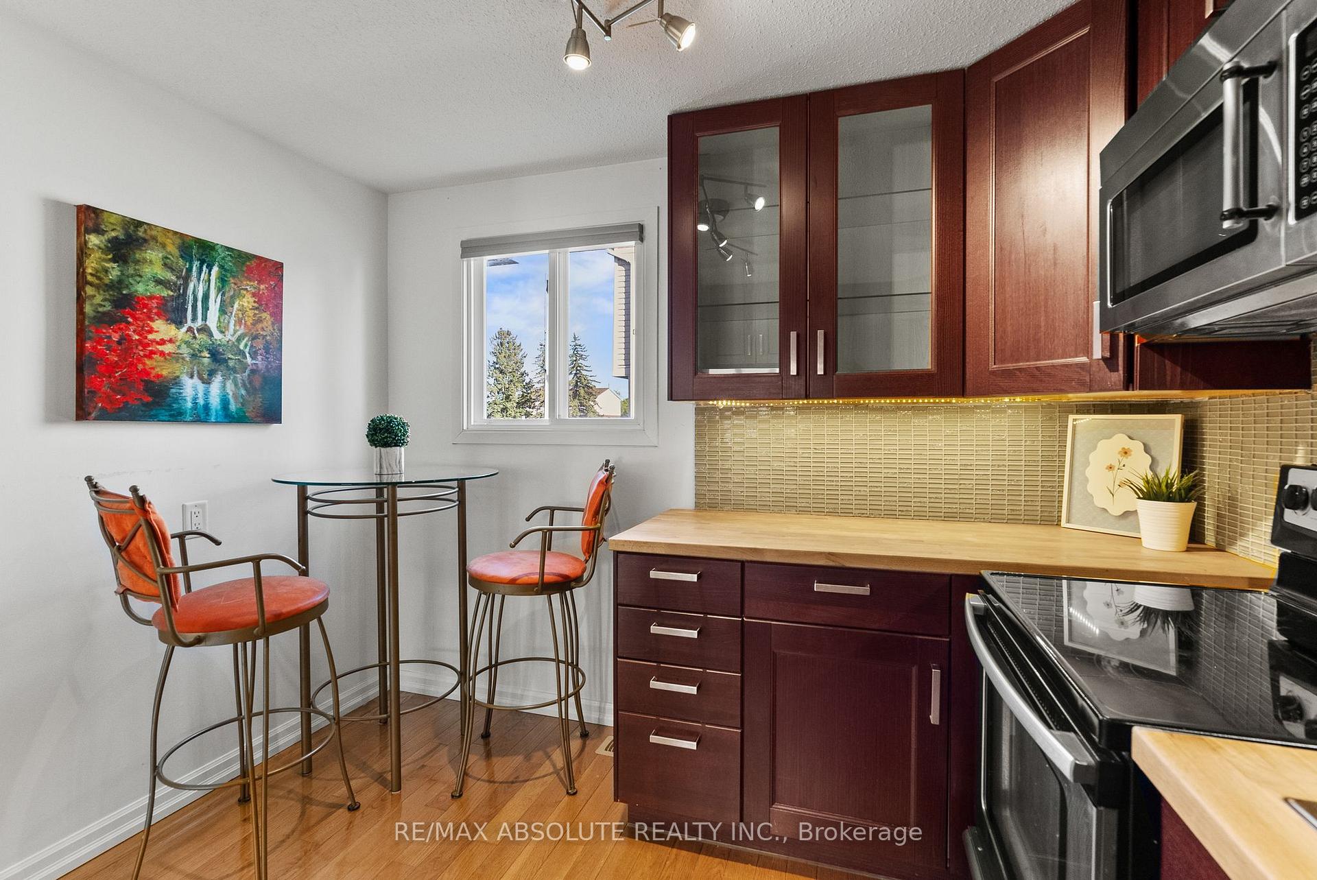 Photo 14 of Unit #D, 413 Woodfield Drive, Ottawa, Tanglewood — HOMEH