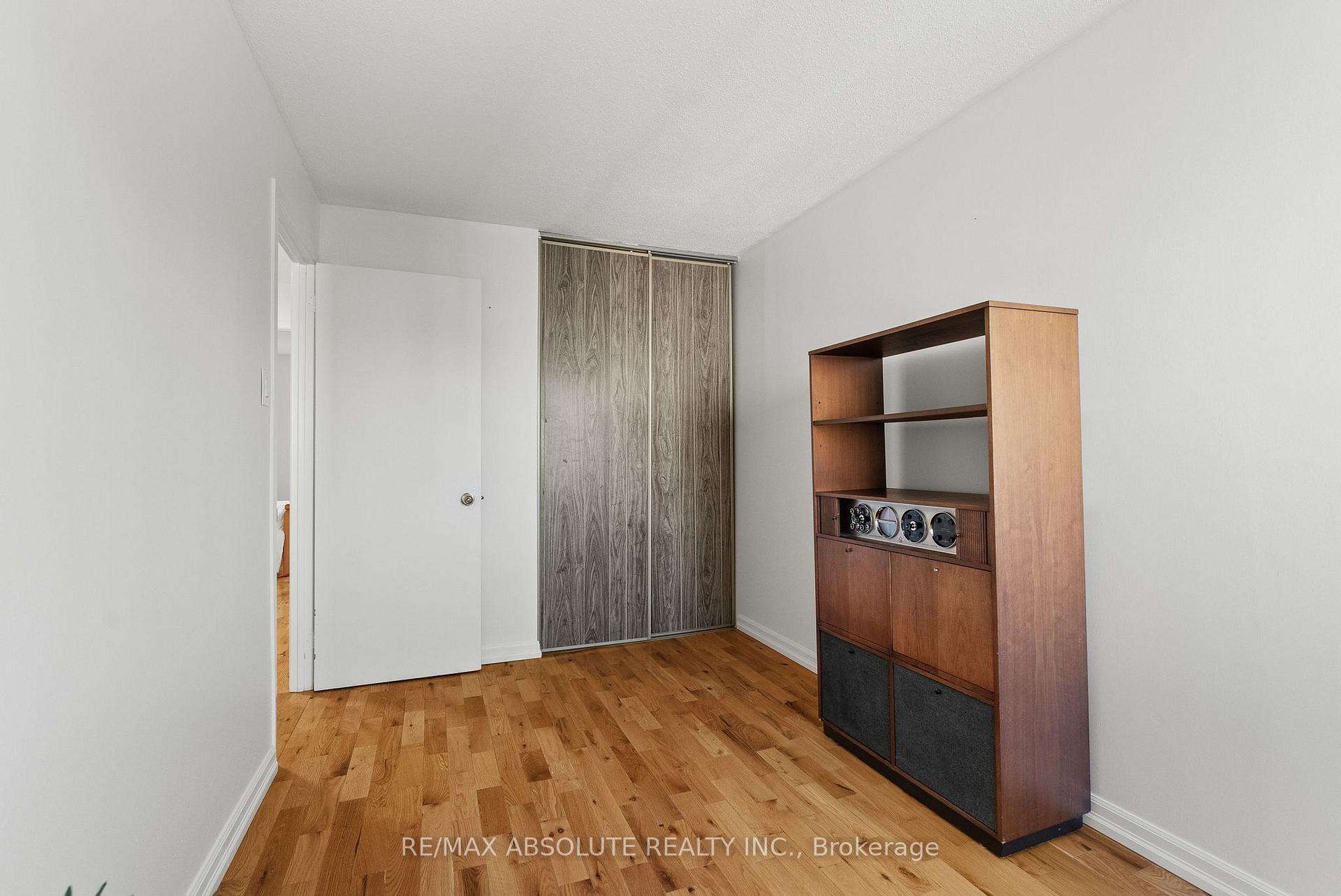 Photo 23 of Unit #D, 413 Woodfield Drive, Ottawa, Tanglewood — HOMEH