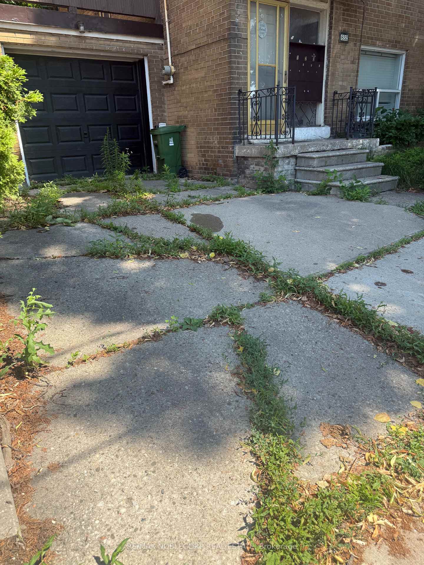 Photo 2 of 832 Davenport Road, Toronto, Wychwood — HOMEH