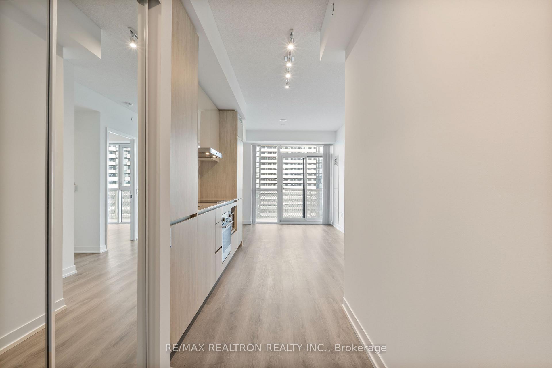 Photo 4 of Unit 2616, 28 Interchange Way, Vaughan, Vaughan Corporate Centre — HOMEH