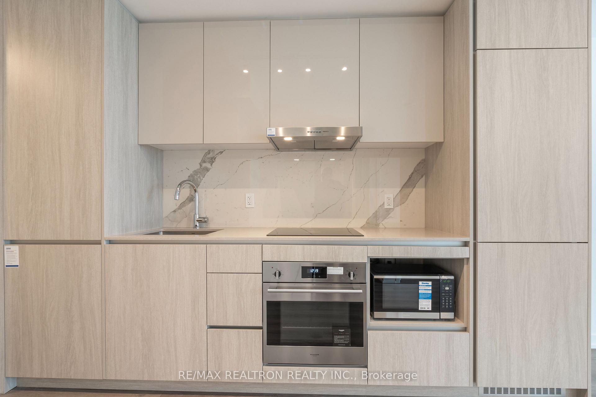 Photo 6 of Unit 2616, 28 Interchange Way, Vaughan, Vaughan Corporate Centre — HOMEH