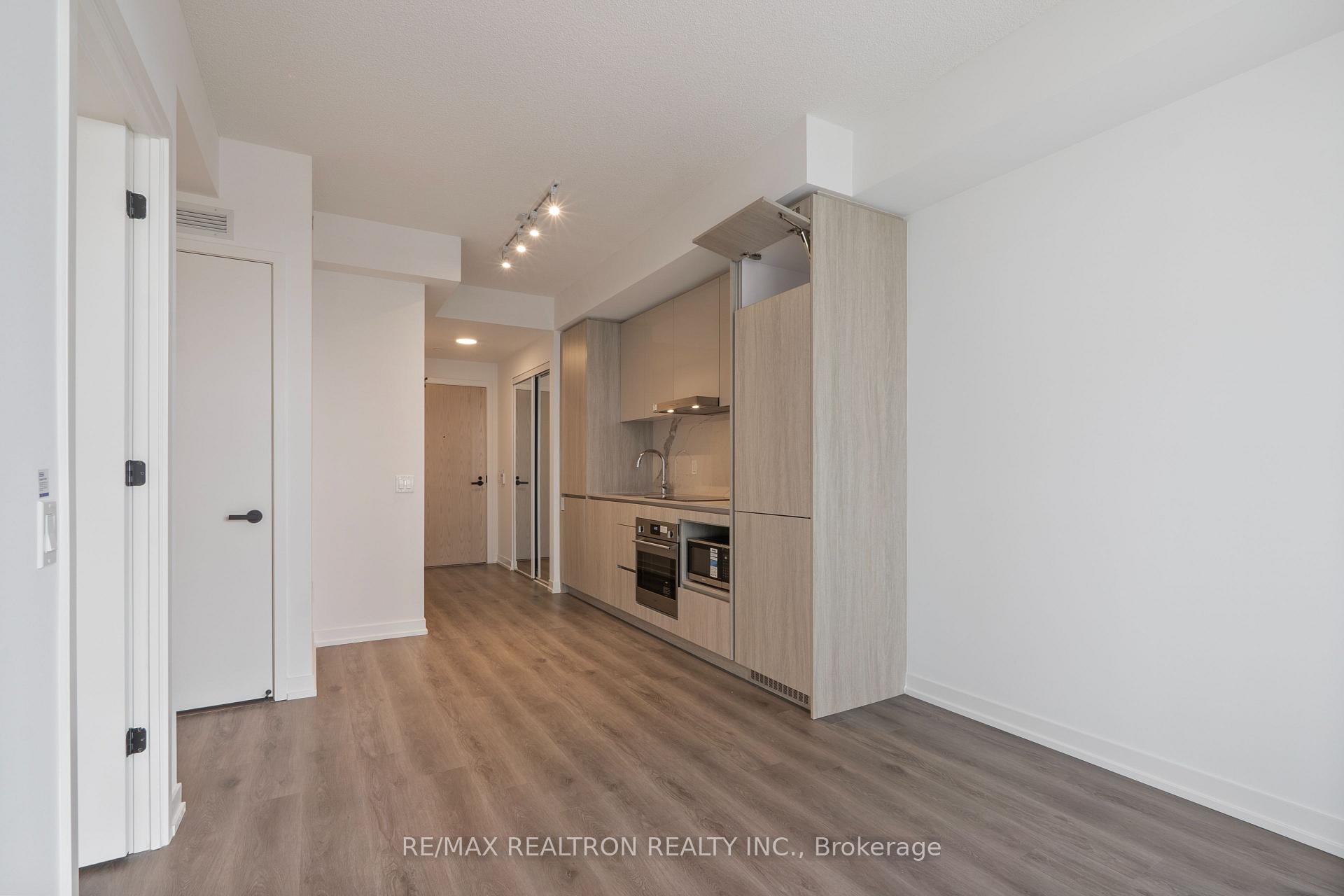 Photo 8 of Unit 2616, 28 Interchange Way, Vaughan, Vaughan Corporate Centre — HOMEH