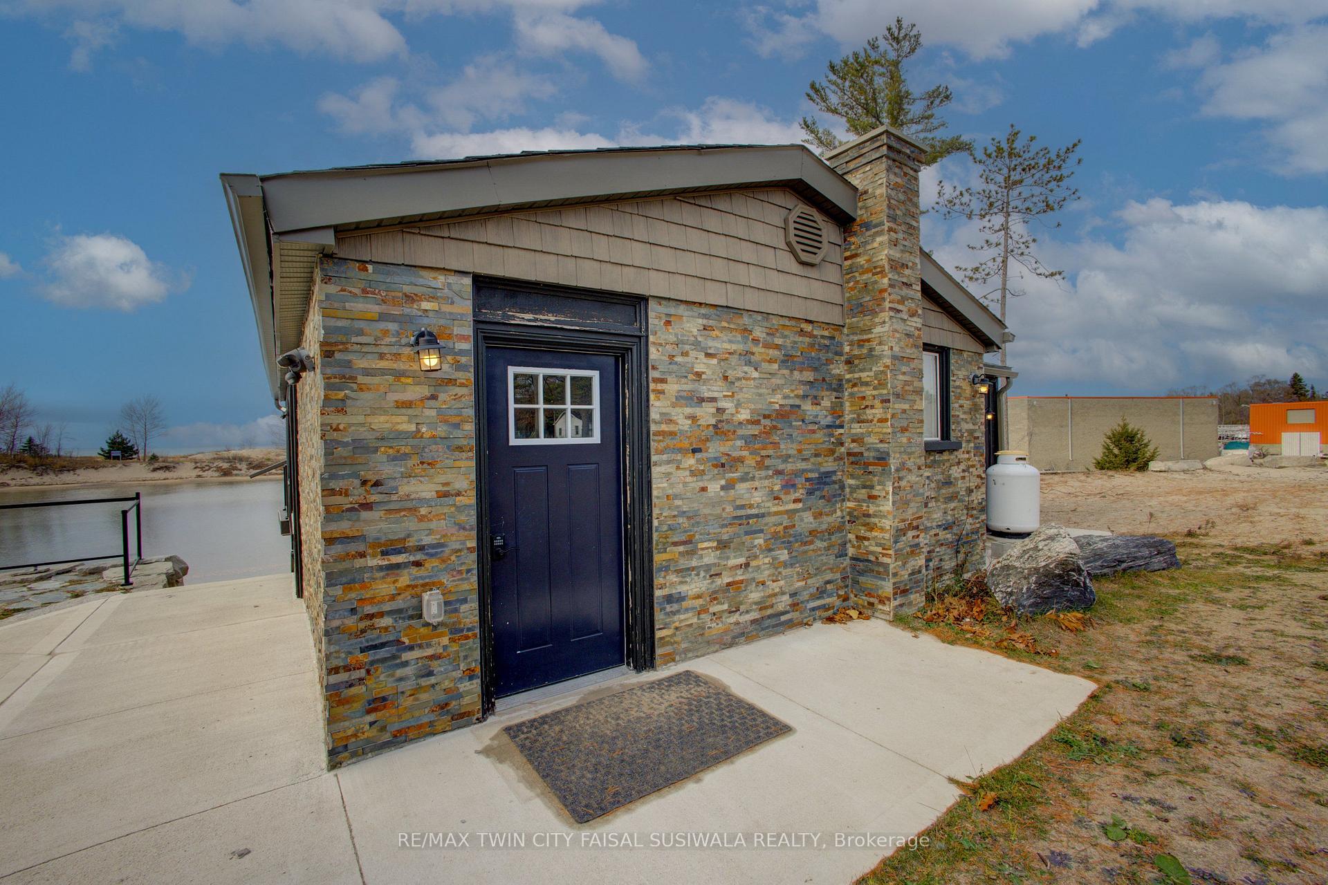 Photo 37 of 4 Browns Lane, Wasaga Beach — HOMEH