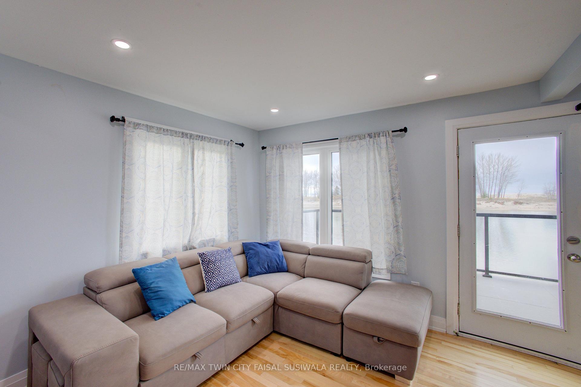 Photo 50 of 4 Browns Lane, Wasaga Beach — HOMEH