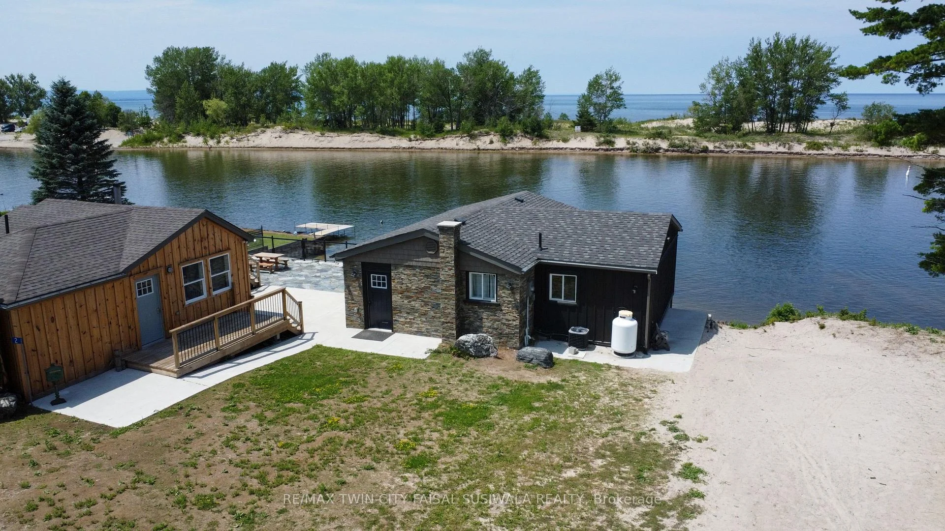 Photo 2 of 4 Browns Lane, Wasaga Beach — HOMEH