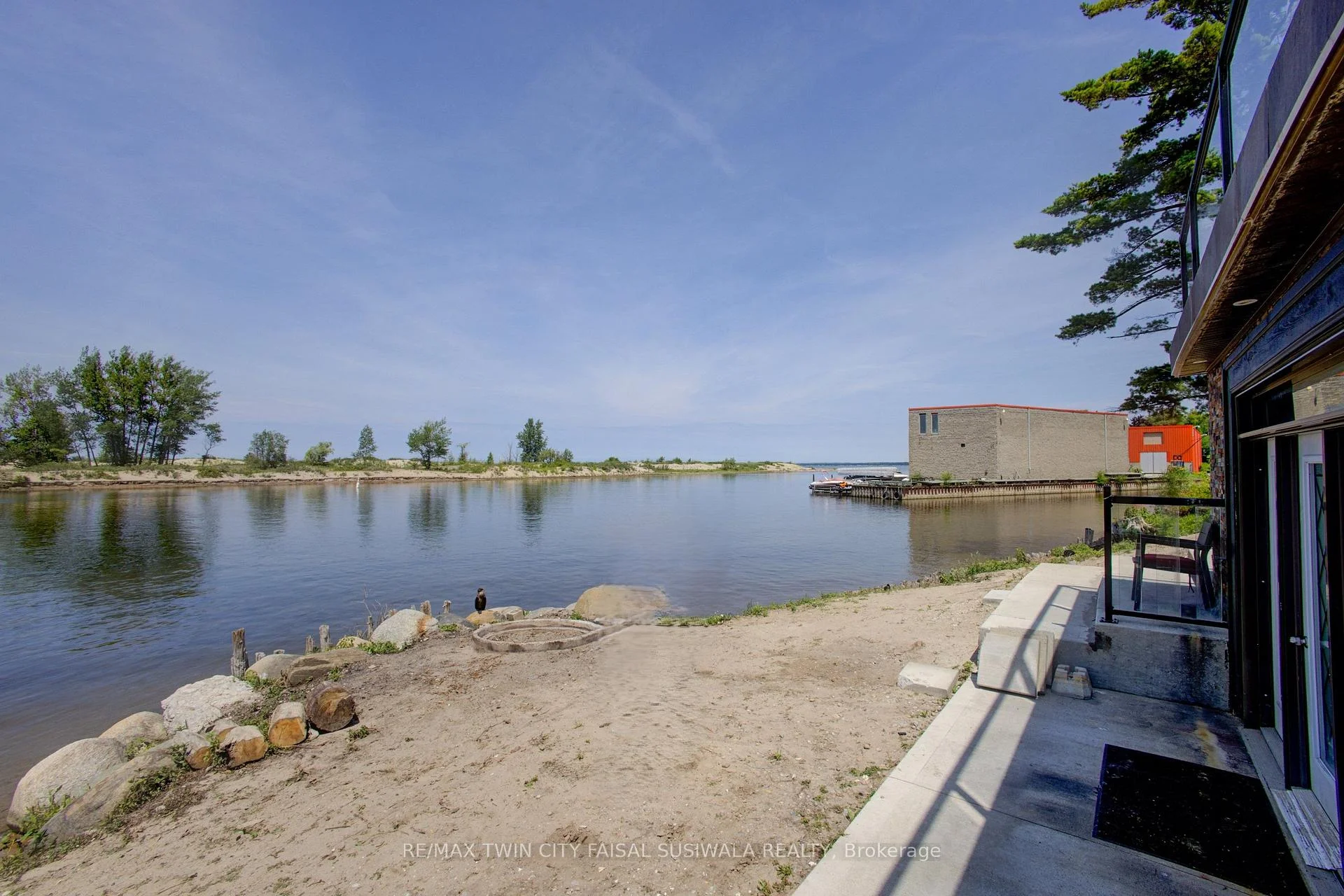 Photo 4 of 4 Browns Lane, Wasaga Beach — HOMEH